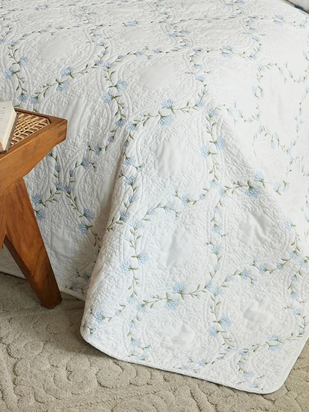 3 PIECE 100% COTTON EMBROIDERED FLORAL QUILT SET – VINTAGE FARMHOUSE BEDSPREAD